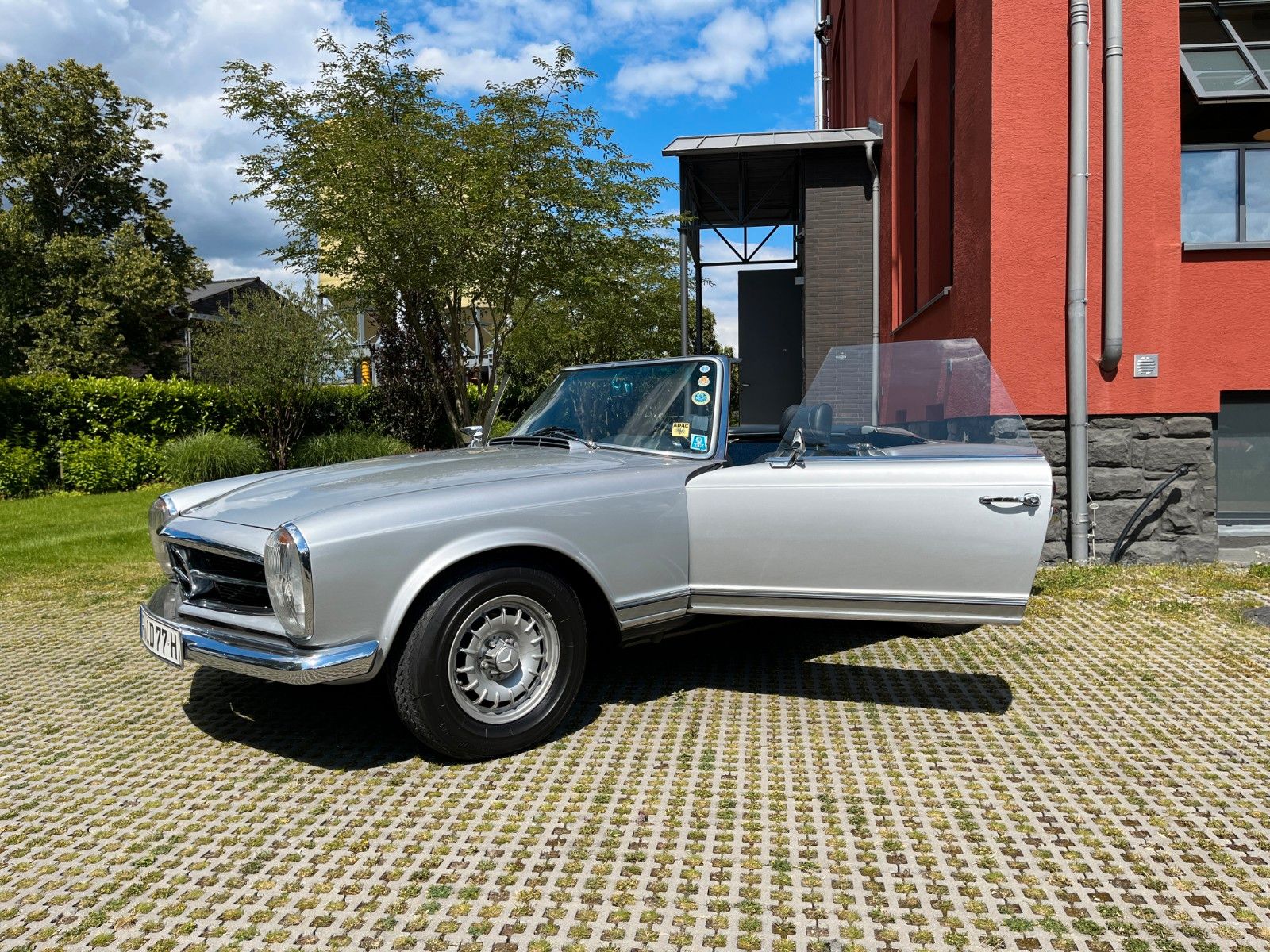 Fahrzeugabbildung Mercedes-Benz 230 SL