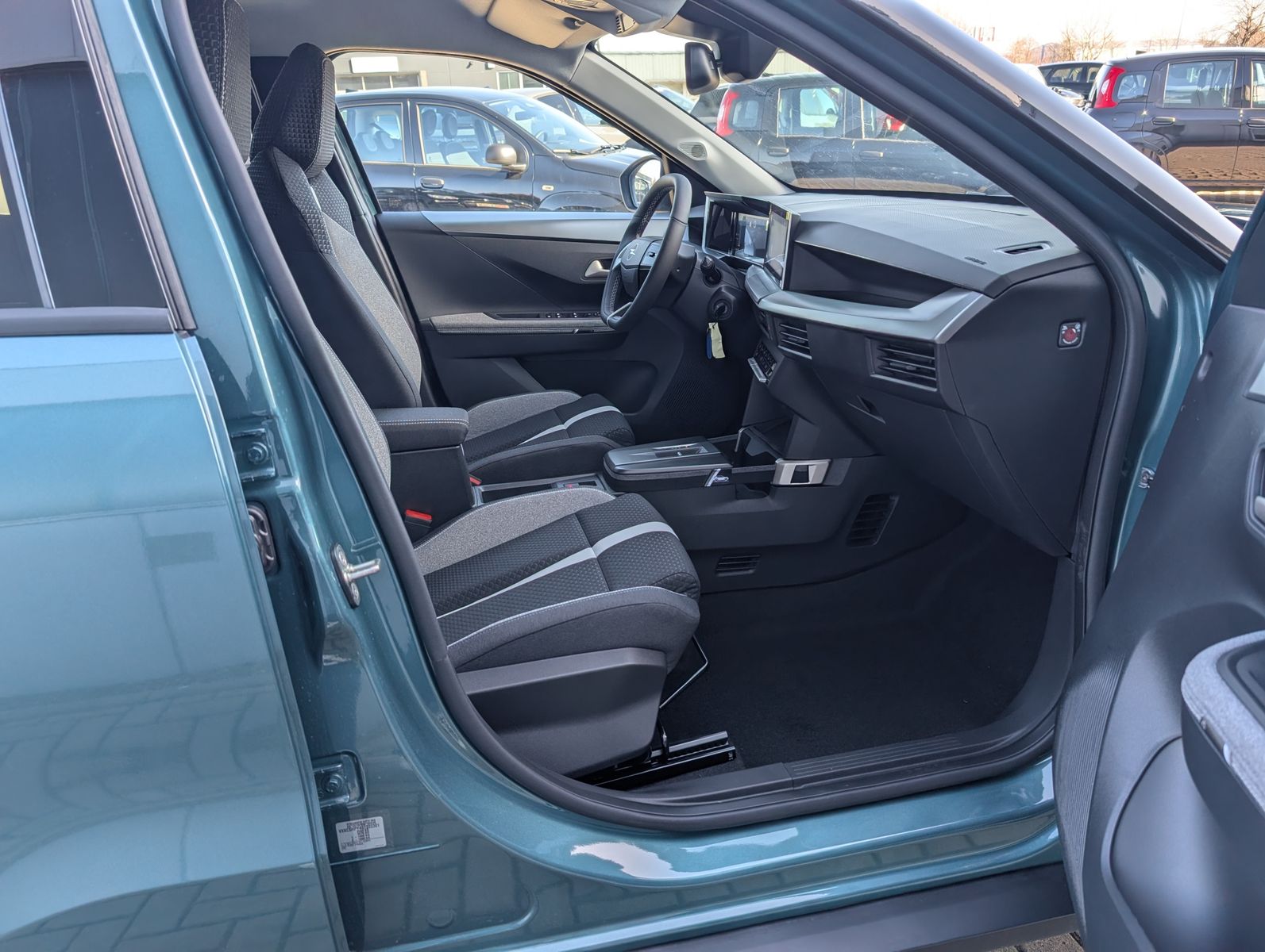 Fahrzeugabbildung Opel Frontera GS 1.2 Hybrid 145PS Automatik 7-SITZE