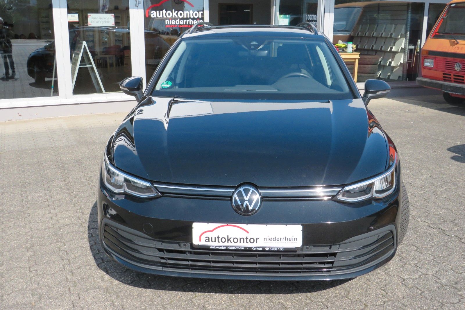 Fahrzeugabbildung Volkswagen Golf Variant LIFE DSG NAVI APP ACC SITZH. LED 1H