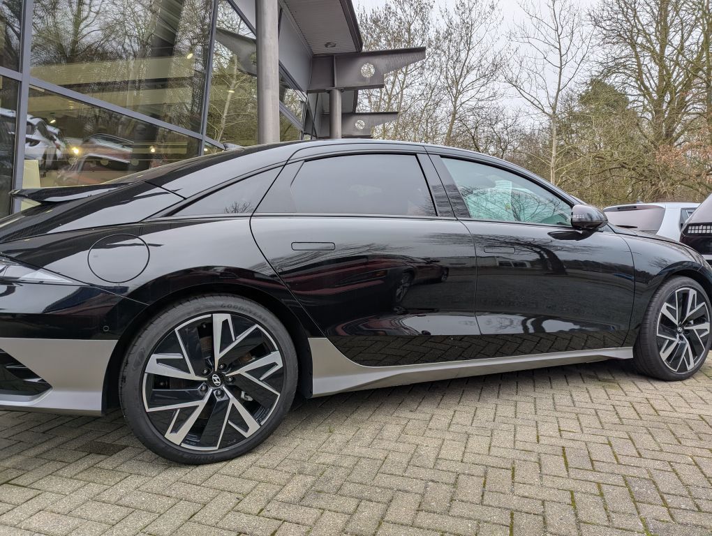 Fahrzeugabbildung Hyundai IONIQ 6 77,4 kWh Techniq*Park*Sitz*Schiebdach*