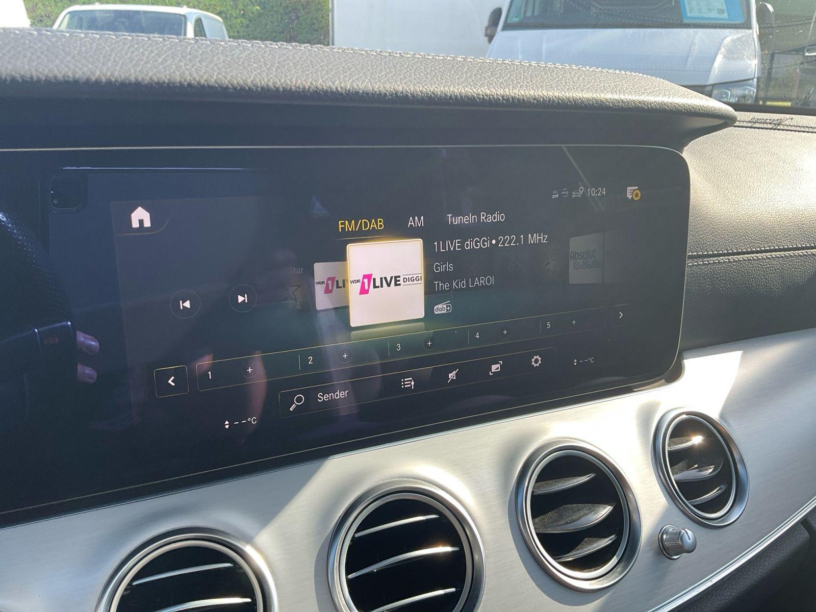 Mercedes-Benz E 300 T-Modell AMG Line MBUX CARPLAY AHK 360°
