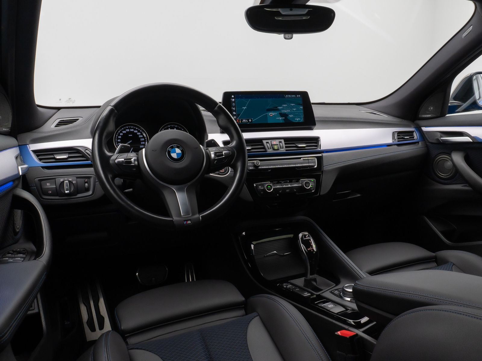 Fahrzeugabbildung BMW X2 M35i Kamera HUD DAB H/K Navi+ Alarm 19Zoll