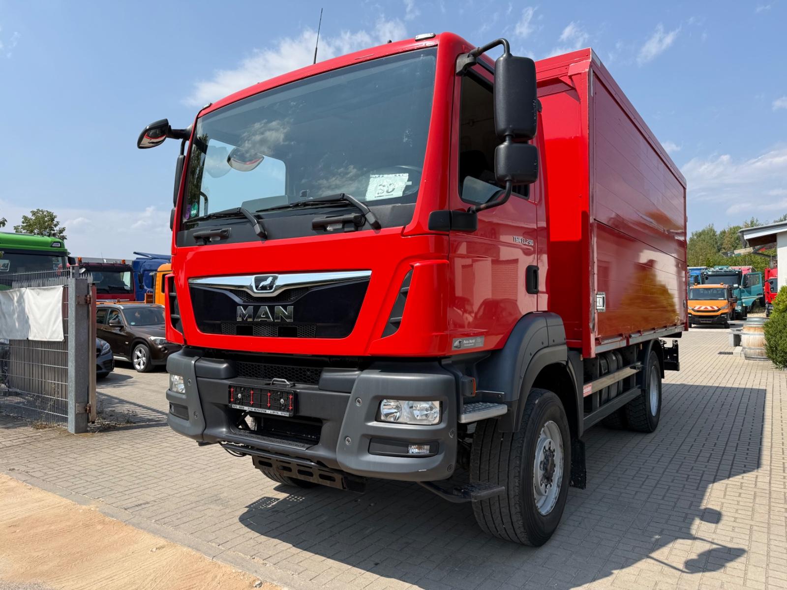 MAN TGM 13.290 4x4 Getränke/Seitenlader+LBW/Navi