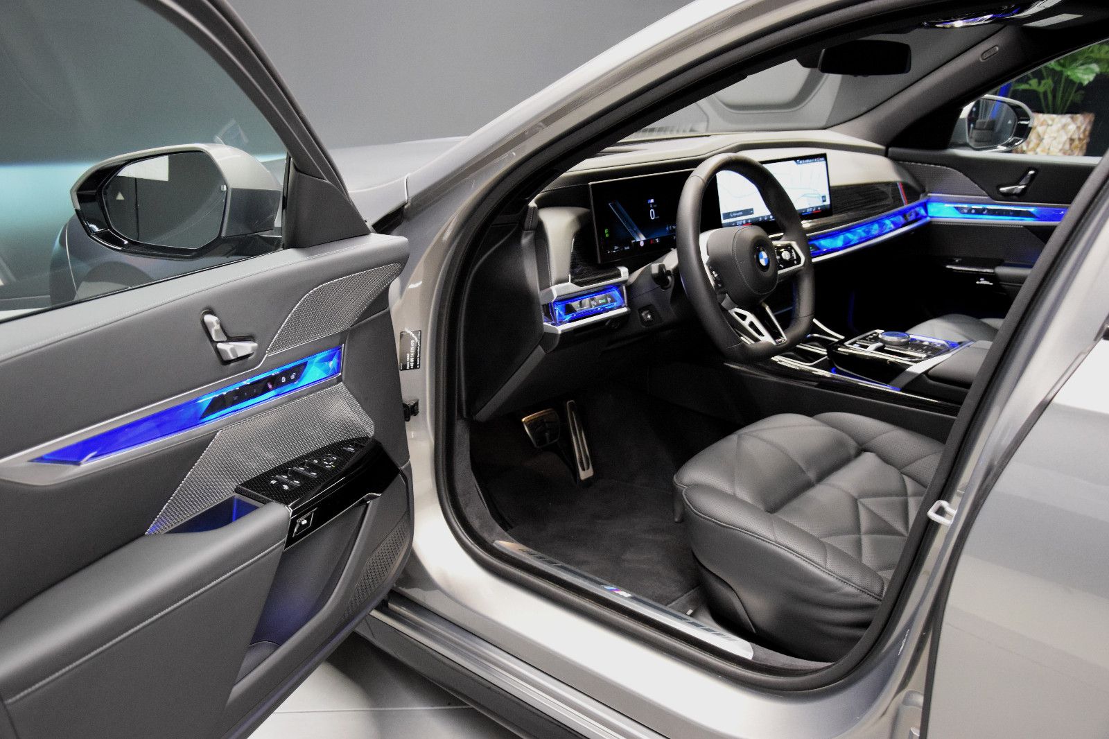 Fahrzeugabbildung BMW 740d xDrive M Sport Sky-Lounge AHK Standheizung