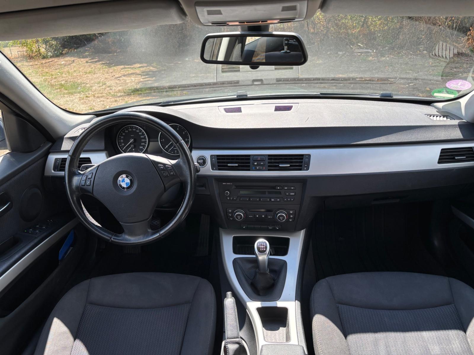 BMW 318 2009 — photo 7