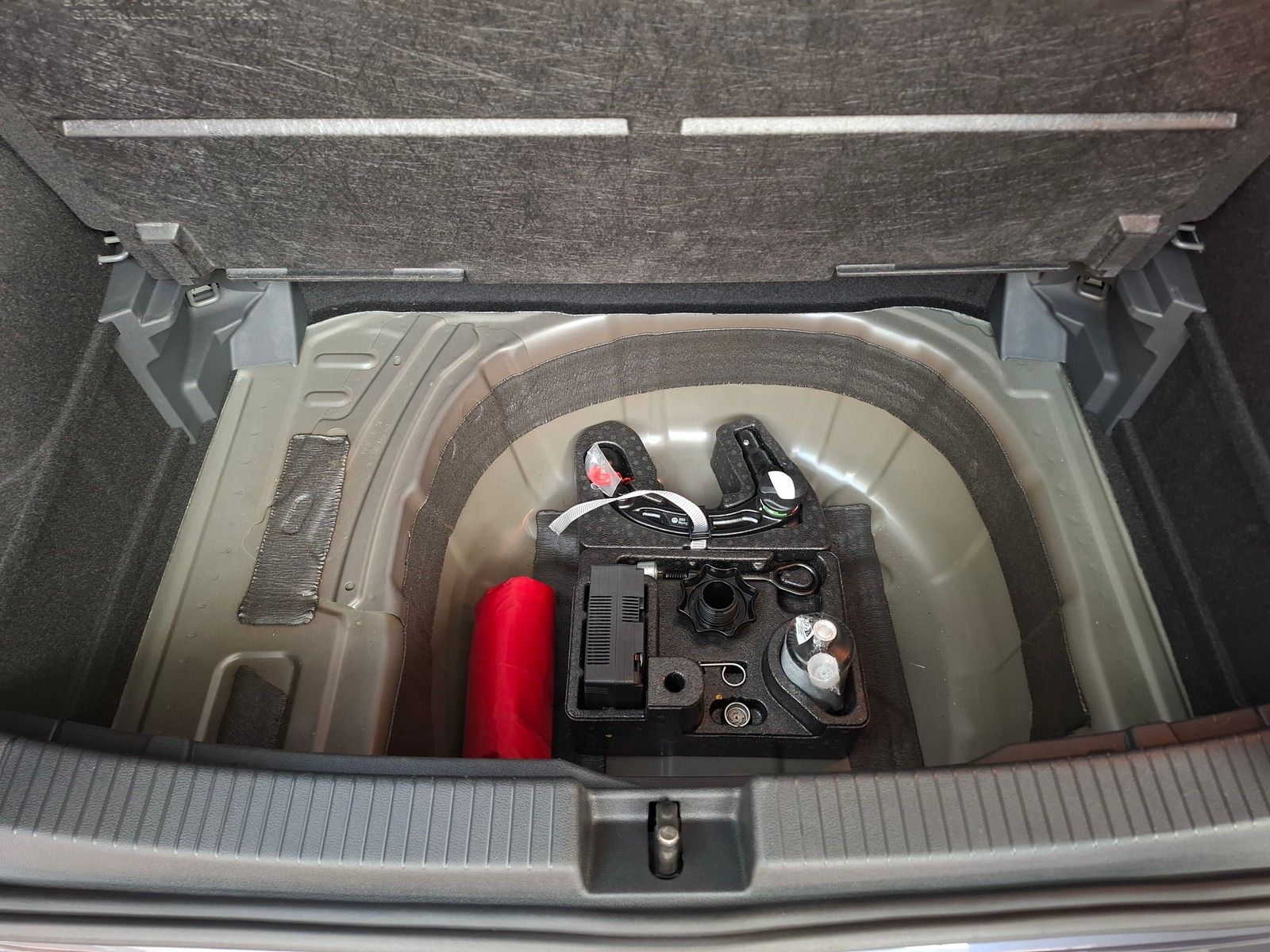 Fahrzeugabbildung Volkswagen T-Cross 1.0 TSI 85 Style DSG + AHK-IQ.Light+ACC