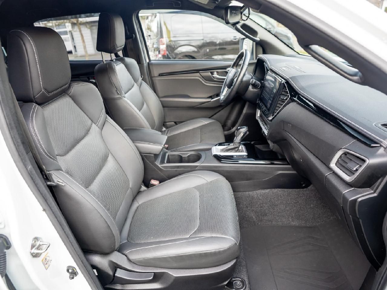 Fahrzeugabbildung Isuzu D-Max Double Cab 4WD V-CROSS