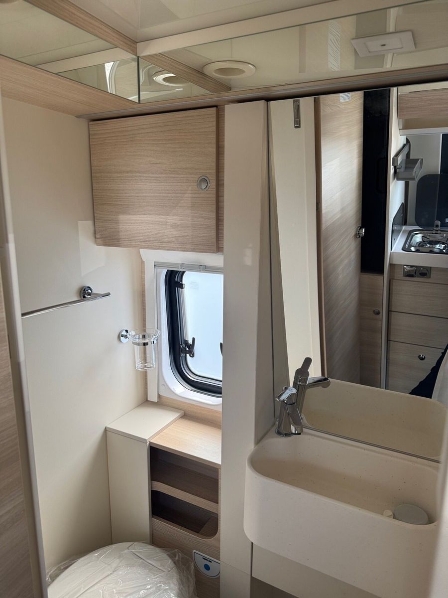 Fahrzeugabbildung Eura Mobil Van V 635 EB Klimaauto., Solar, Fahrassistenzpak