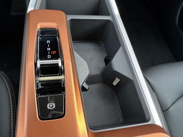 Fahrzeugabbildung KGM Torres EVX Bliss Key*LED*LHZ*Navi*PDC*SH*ALU