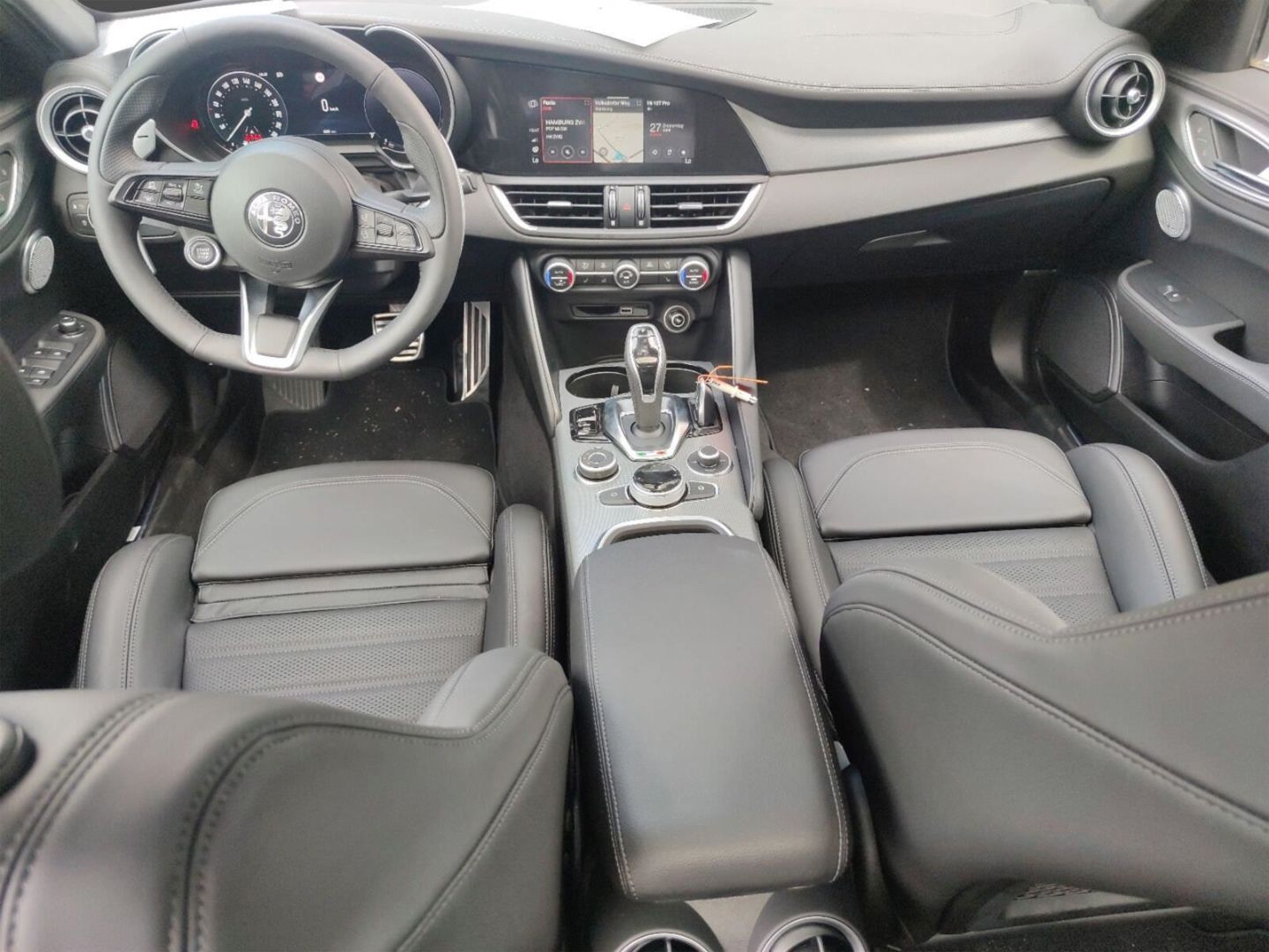 Fahrzeugabbildung Alfa Romeo Giulia 2.0 Turbo16V Q4 Veloce+PANO+HARMAN&KARDON