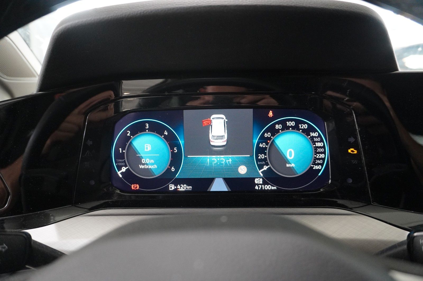 Fahrzeugabbildung Volkswagen Golf VIII Variant 2.0 TDI LIFE NAVI/LED/KAMERA