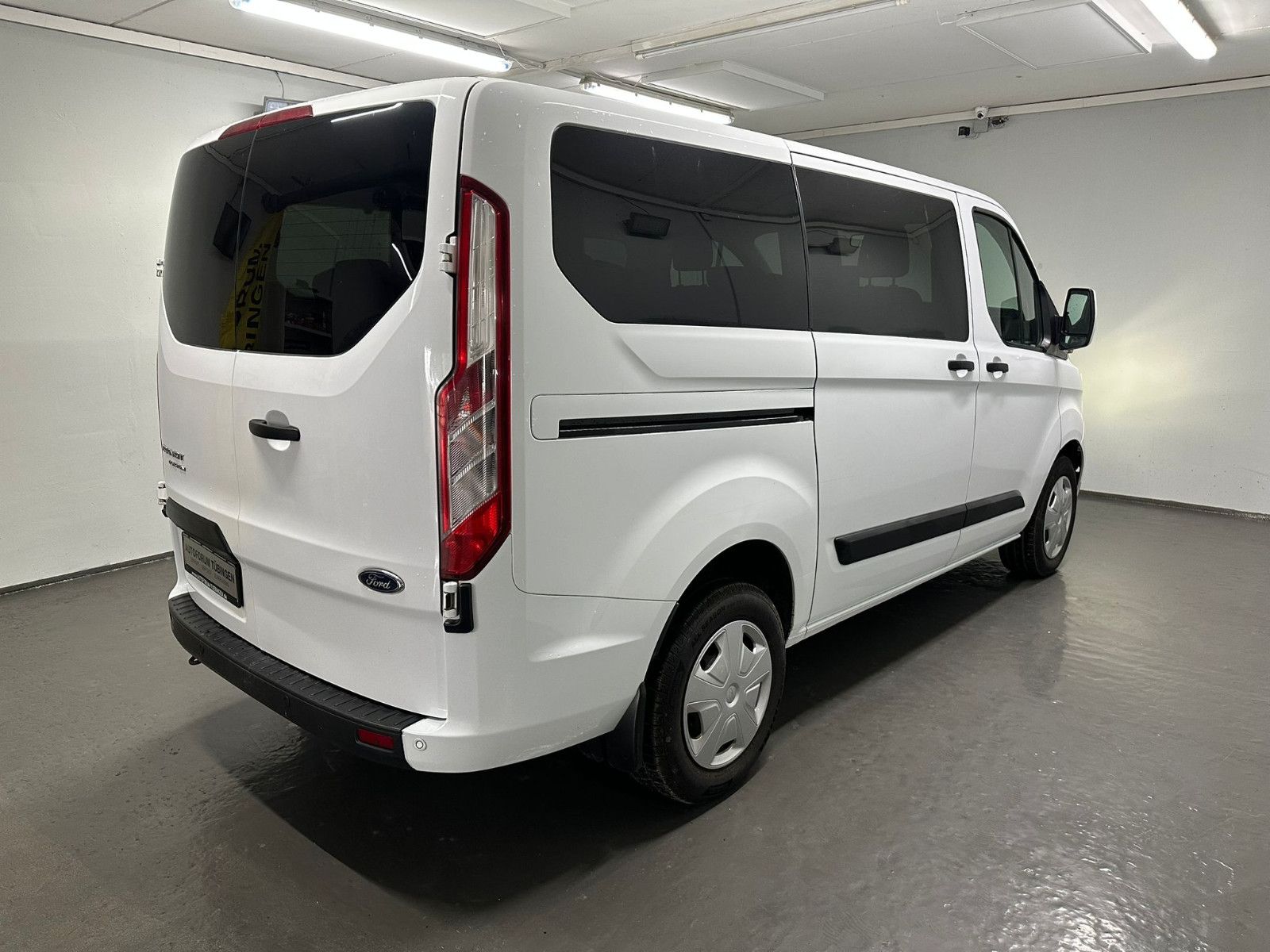 Fahrzeugabbildung Ford Transit Custom 320 L1H1 9-SITZE*2xKLIMA*TEMPO*ZH