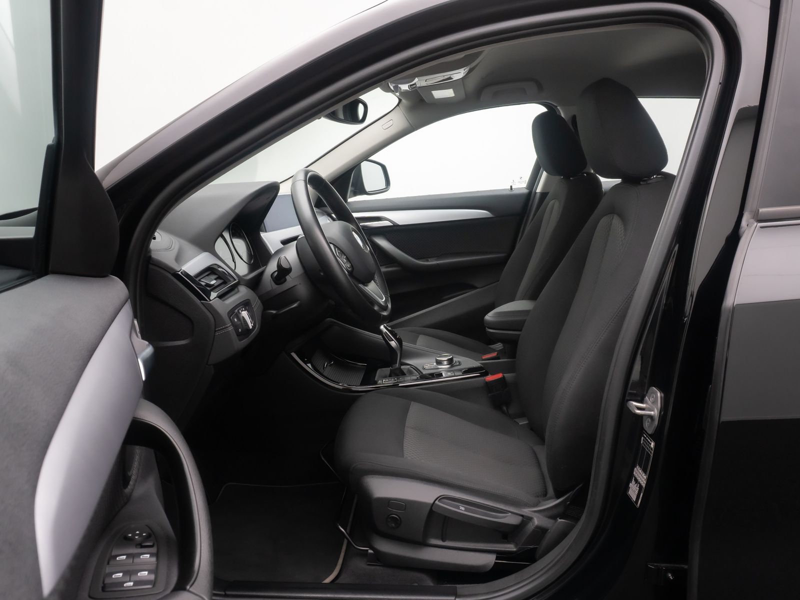 Fahrzeugabbildung BMW X2 sD18i GeschwindigReg ParkAss DAB Navi Lordos