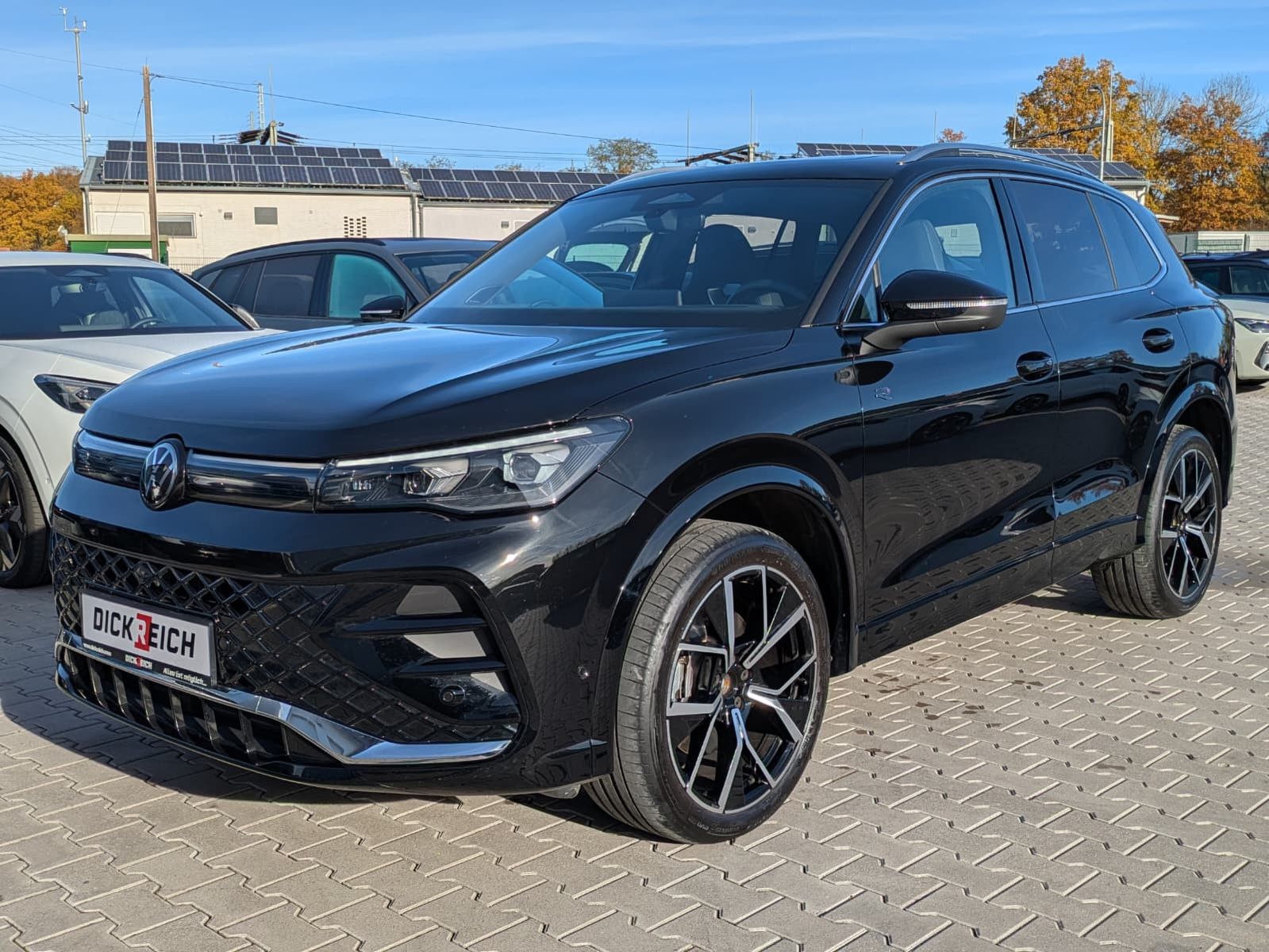 Fahrzeugabbildung Volkswagen Tiguan 2.0 TDI 4M R-Line PANO*H&K*AHK*MATRIX*20"