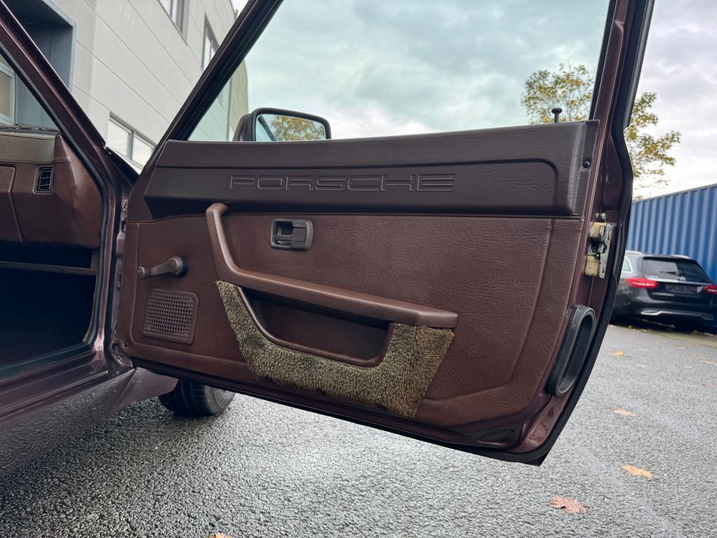 Porsche 944
