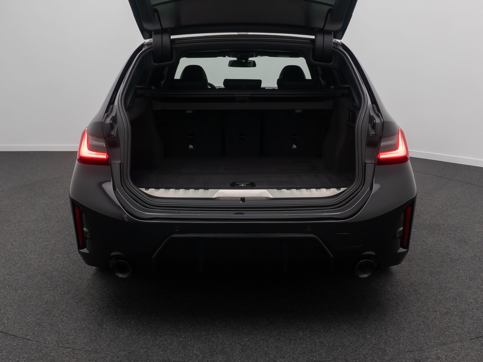 Fahrzeugabbildung BMW 330e M Sport DAB Kamera HUD H/K 19Zoll Parkassis