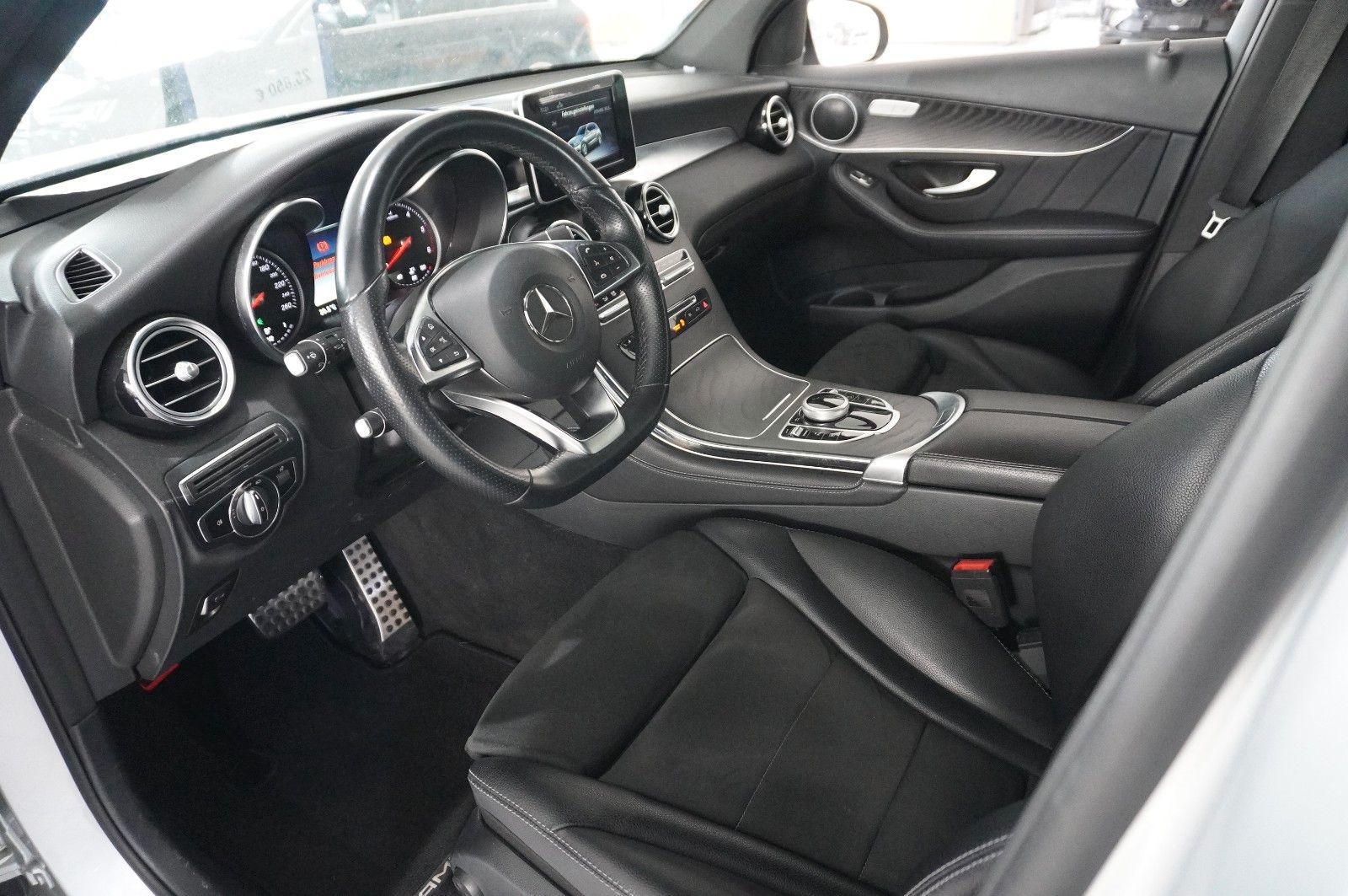 Fahrzeugabbildung Mercedes-Benz GLC 220D EXCLUSIVE 4MATIC NAVI/LED/KAMERA/SH/AHK