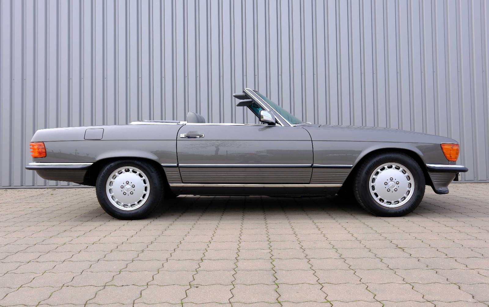 Mercedes-Benz SL 560 R107 vollständig restauriert bei Mercedes