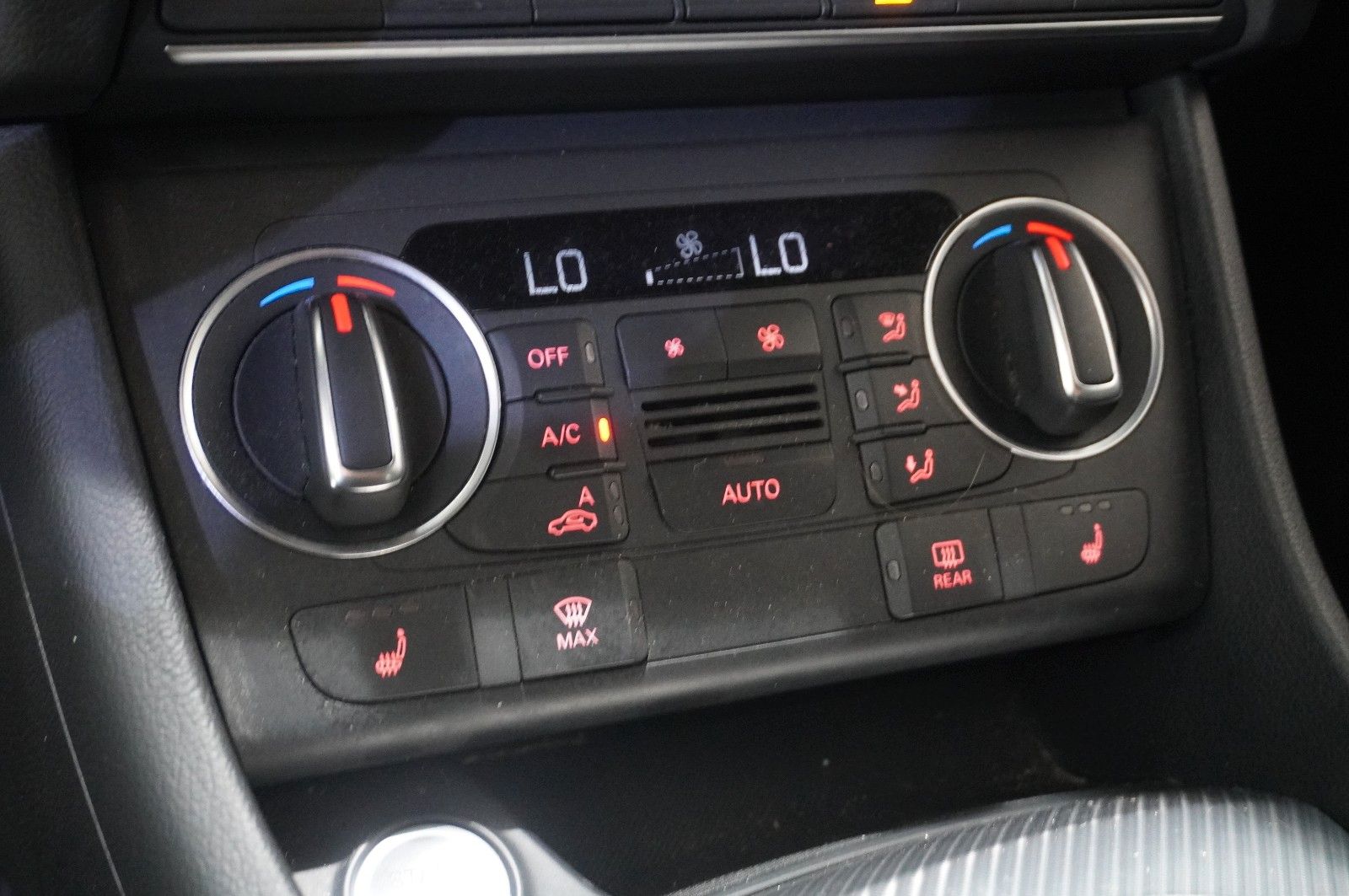 Fahrzeugabbildung Audi Q3 1.4 TFSI DESIGN S-TRONIC NAVI/SHZ/PDC/AHK