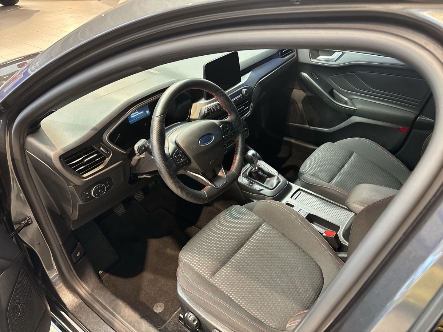 Fahrzeugabbildung Ford Focus Turnier ST-Line Style Sportpaket Navi Memo
