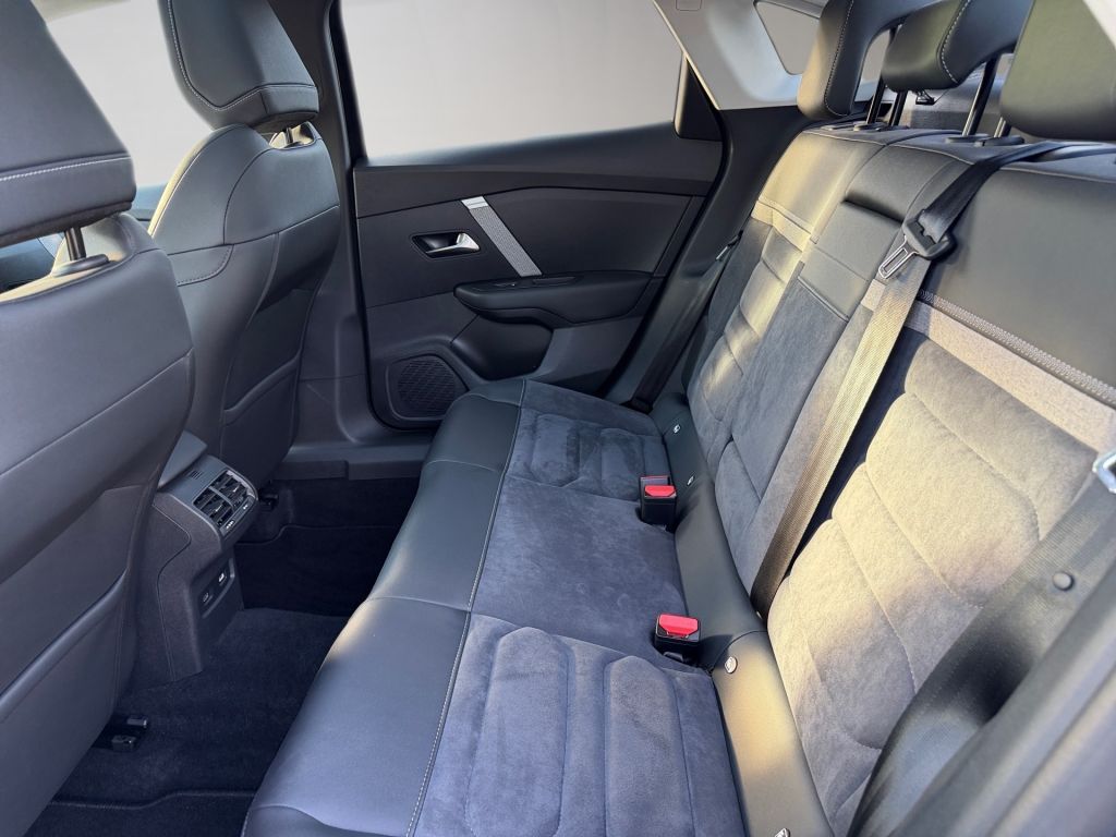 Fahrzeugabbildung Citroën C4 X Hybrid 136 ë-DSC6 MAX
