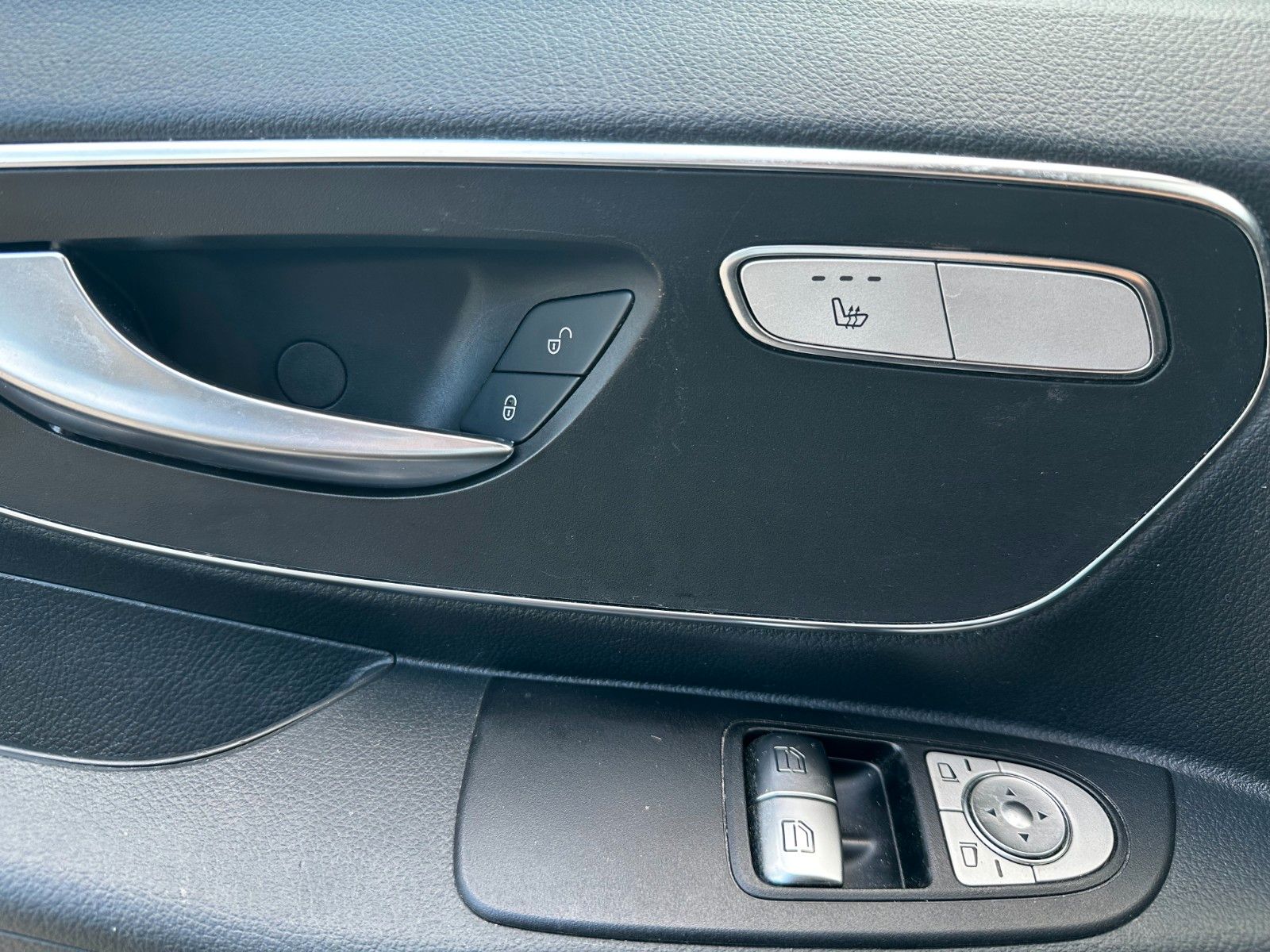 Fahrzeugabbildung Mercedes-Benz Vito Tourer 114/116/119 CDI, zwei Schiebtüren