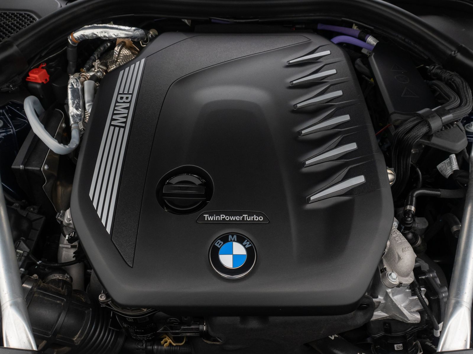 Fahrzeugabbildung BMW 530d Luxury Line DAB Kamera HUD Leder H/K 19Zoll