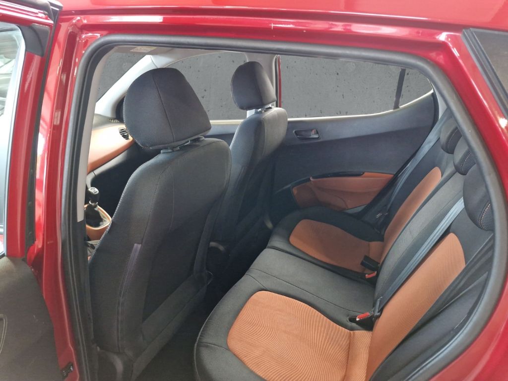 Fahrzeugabbildung Hyundai i10 1.2 FIFA World Cup Klima SHZ Radio Isofix Al