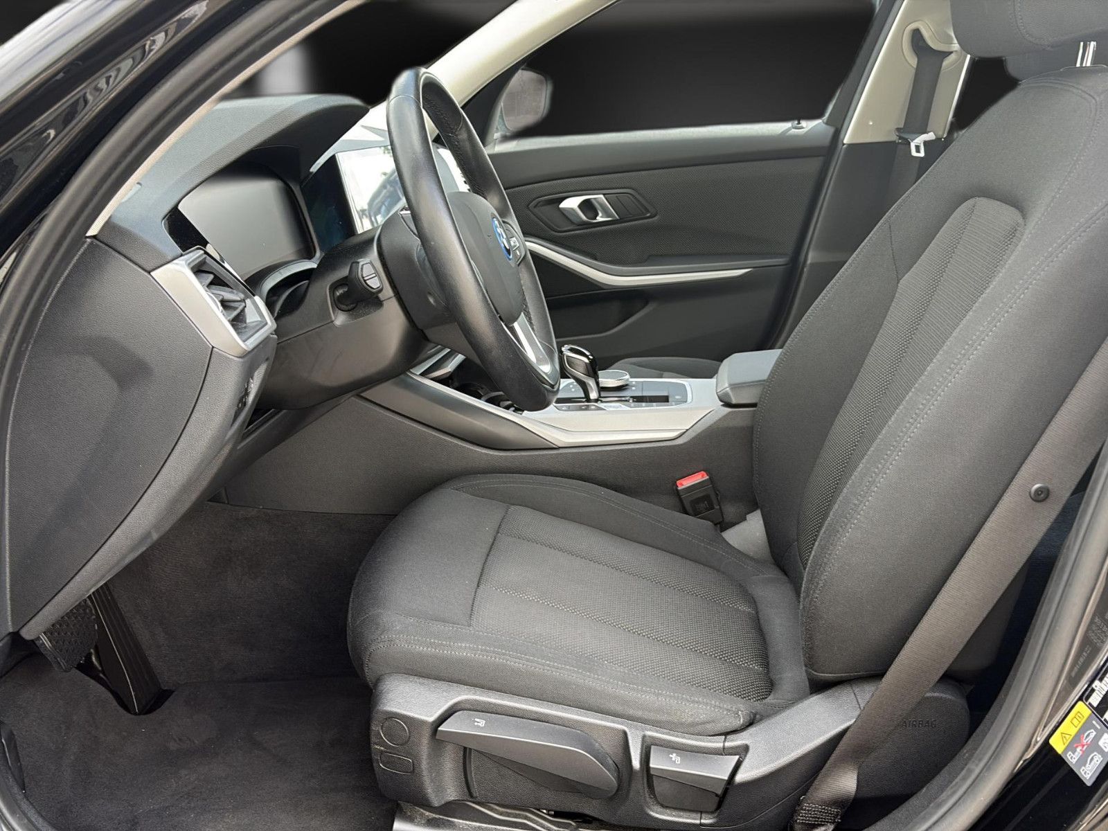 BMW 330 e Advantage AHK*LiveCP*LED*Navi+*DAB*Spur foto 14