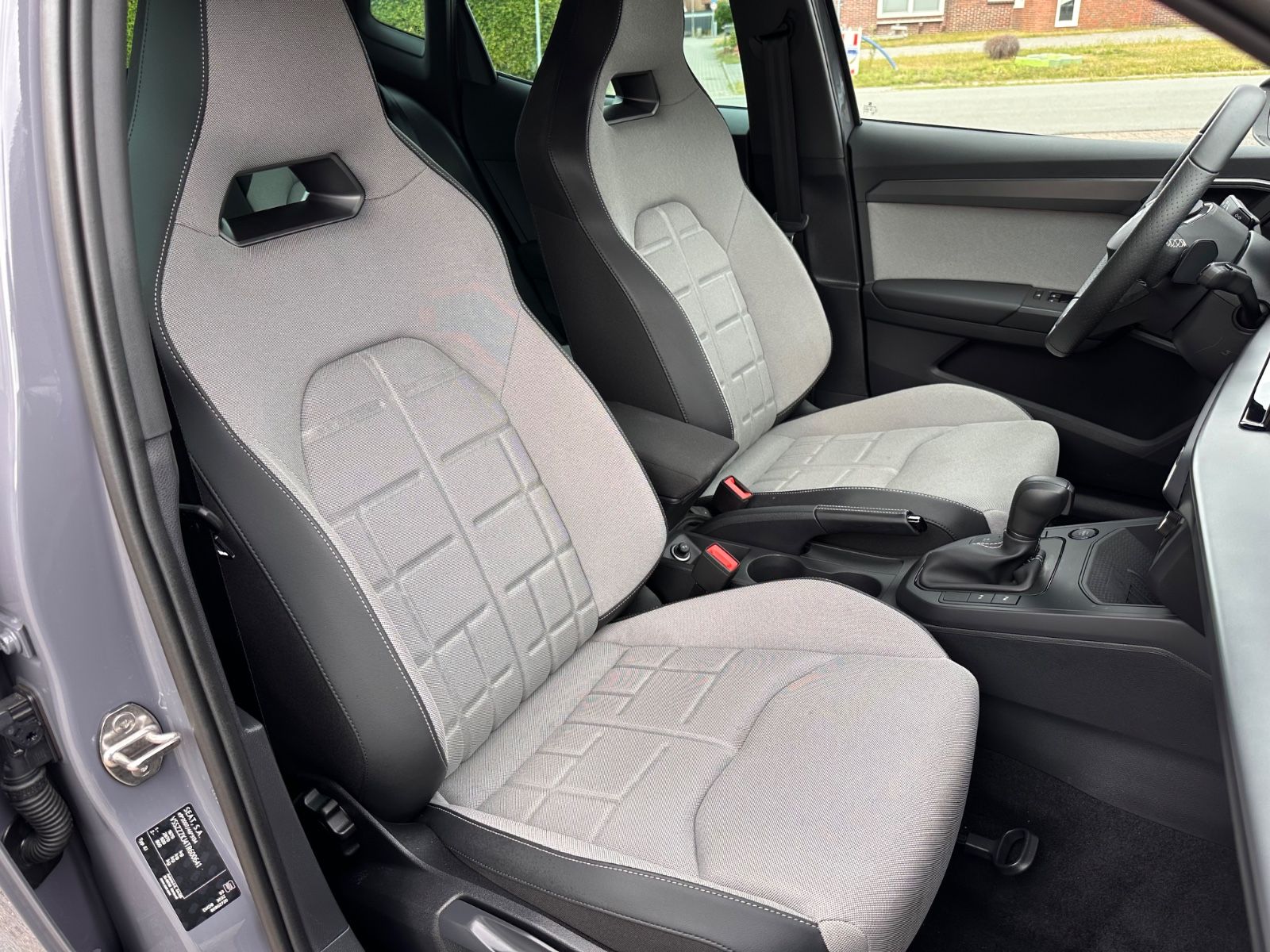 Fahrzeugabbildung SEAT Arona 1.5 TSI FR Black Edition DSG ACC/LED/Kamer