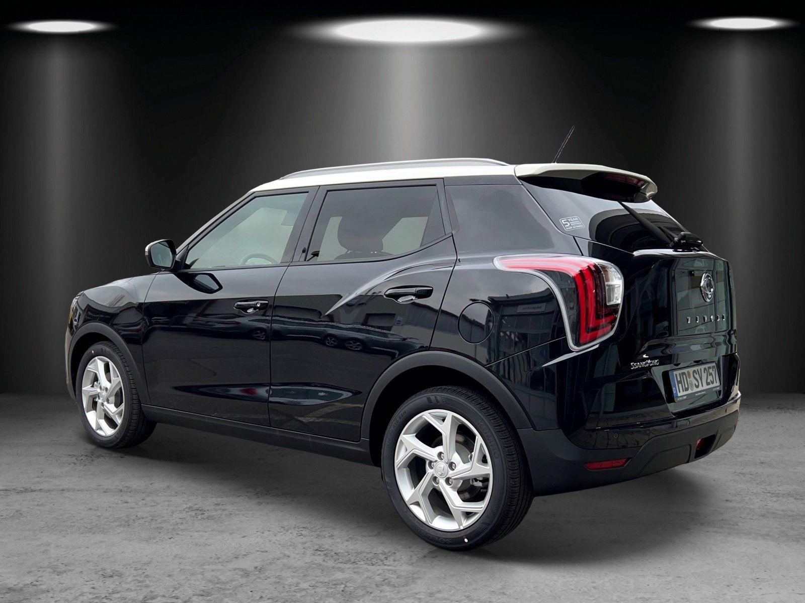 Fahrzeugabbildung Ssangyong Tivoli Fizz 1.5 T-GDI 6AT+SHZ + LMF + PDC +NAVI