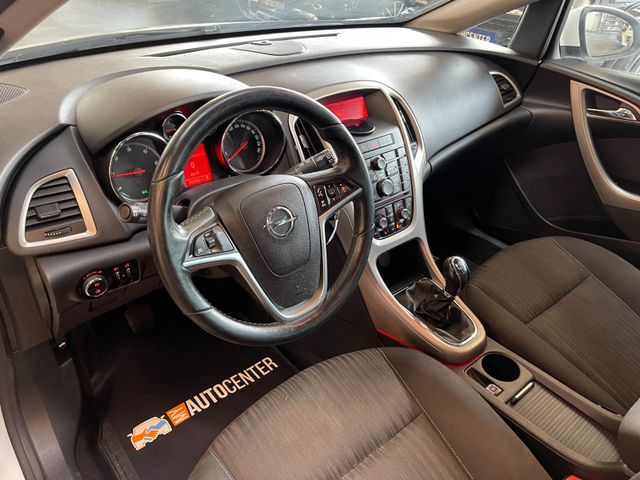 MYAUTOCENTER – Gebraucht- und Jahreswagen mit Werkstattservice in Pfaffenhofen Opel Astra J Sports Tourer Design Edition *PDC*Klima*