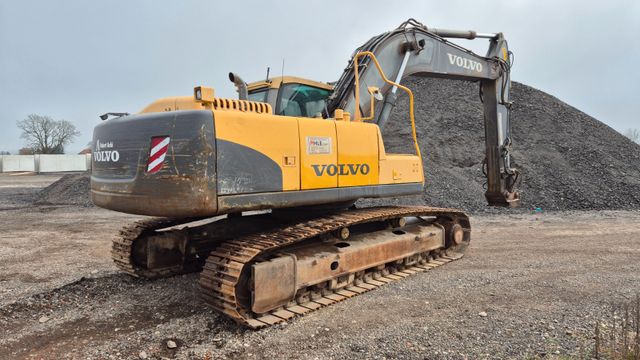 Volvo EC240C NL mit OilQuick OQ70/55