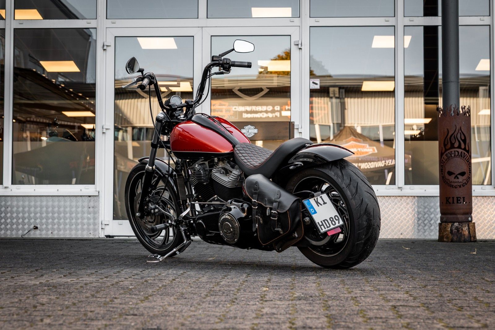 Fahrzeugabbildung Harley-Davidson FXS Softail Blackline - Jekill&Hyde-Custom Umbau
