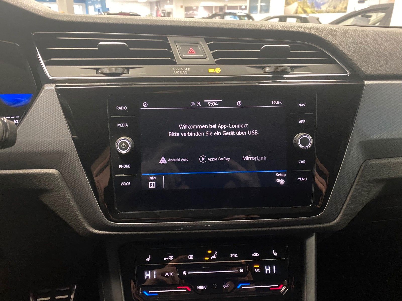 Fahrzeugabbildung Volkswagen Touran 1.5 TSI DSG ACTIVE+7 Sitze+ACC+NAVI+Totwi