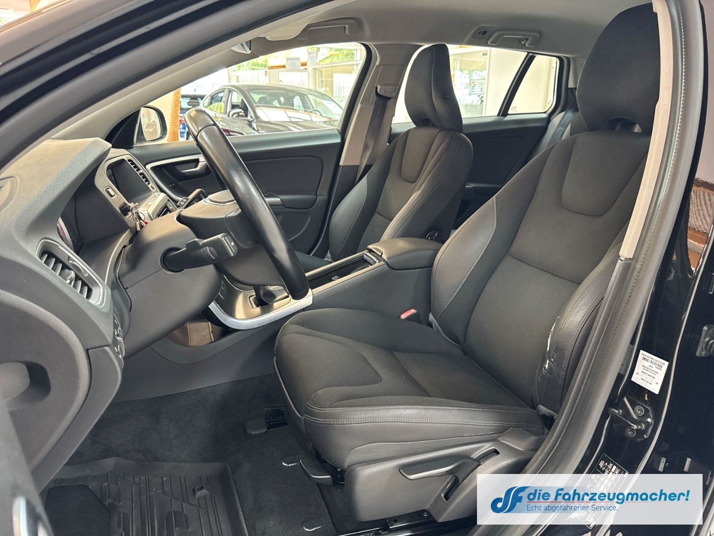 Fahrzeugabbildung Volvo V60 Kombi Momentum D3 Navi Klimaautom Musikstrea