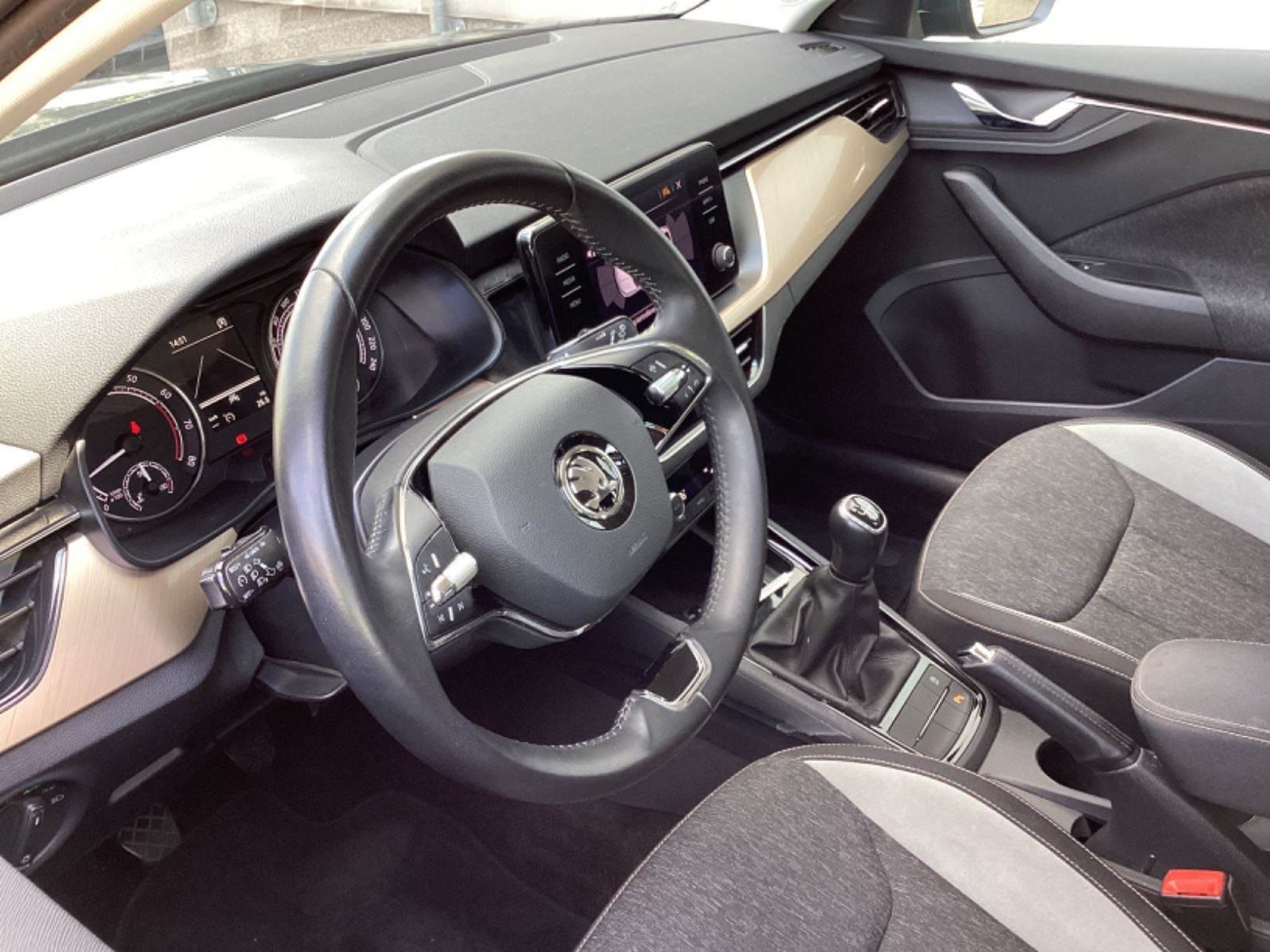 Fahrzeugabbildung SKODA Kamiq Style 1.5 TSI SHZ