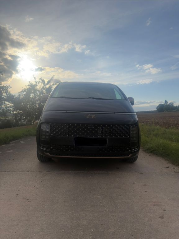 Image of Hyundai STARIA