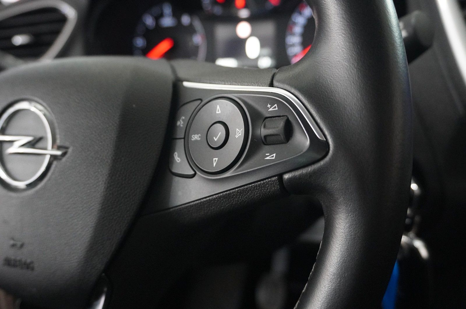 Fahrzeugabbildung Opel Grandland X 1.6D NAVI/PDC/LED/TEMPOMAT/ALU