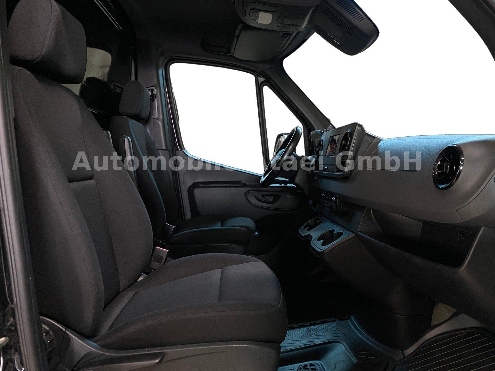 Fahrzeugabbildung Mercedes-Benz Sprinter 319 V6 LBW+DISTRONIC+LED+AHK3,5t (0006)