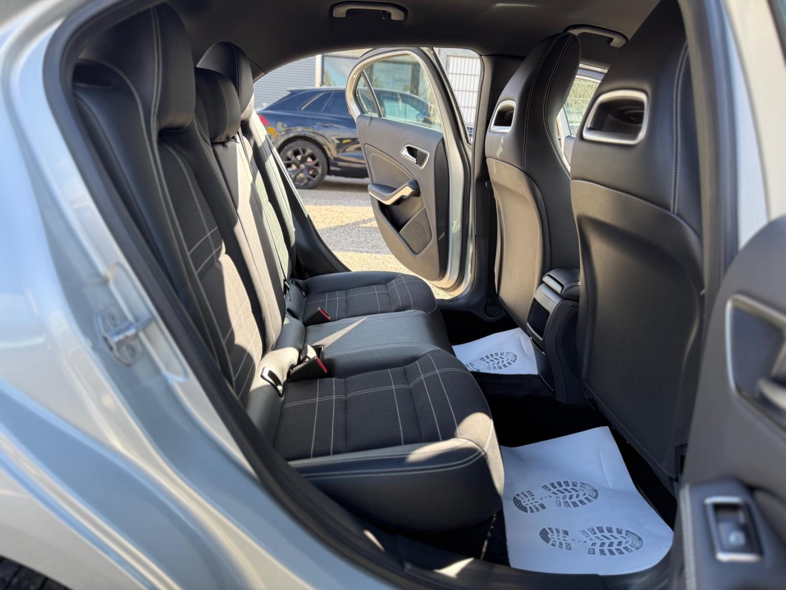 Mercedes-Benz A 180 BlueEfficiency /URBAN/PDC/NAVI/SHZ/USW