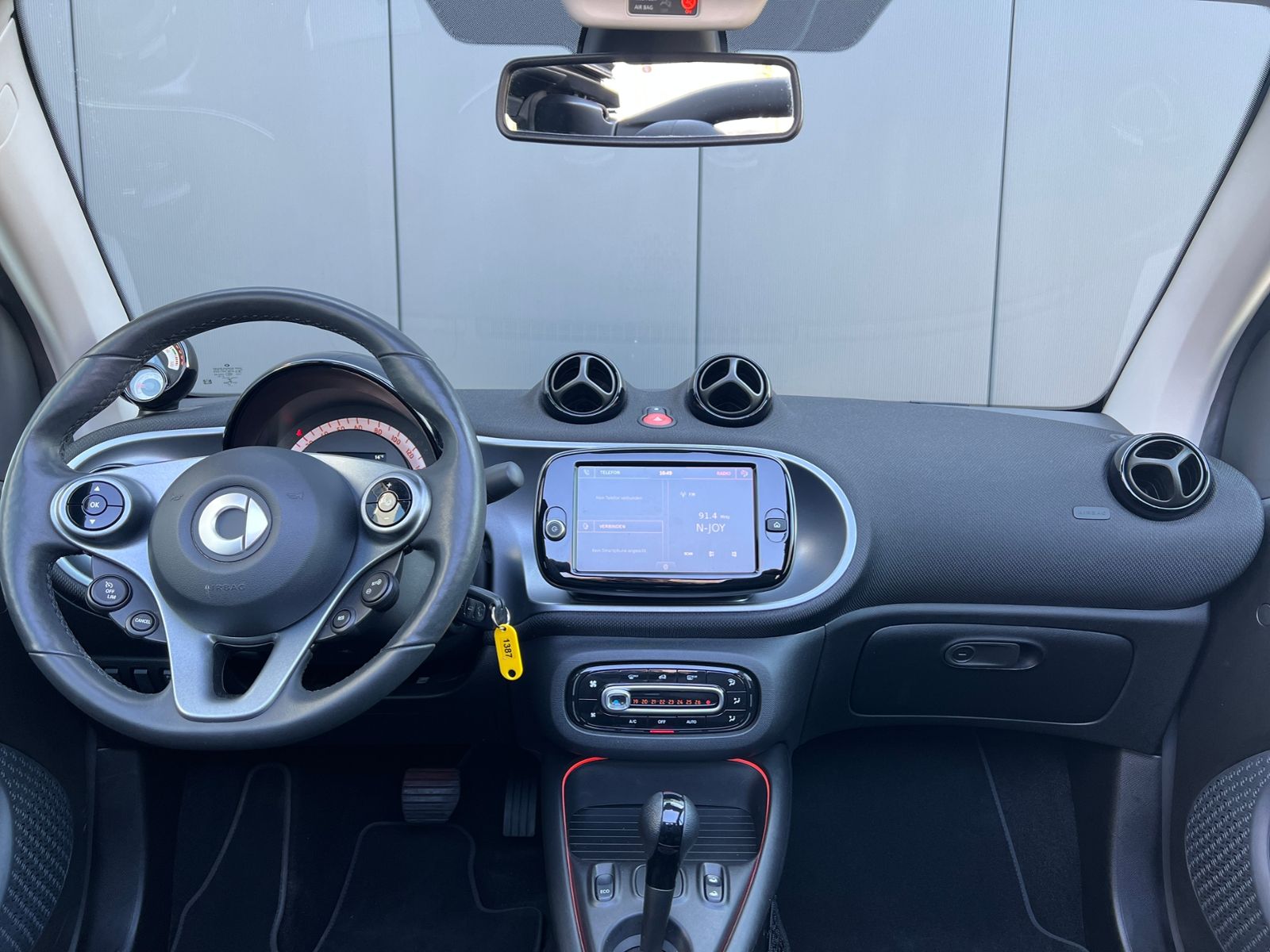 Fahrzeugabbildung Smart fortwo cabrio electric drive EQ *Navi, SHZ, PDC