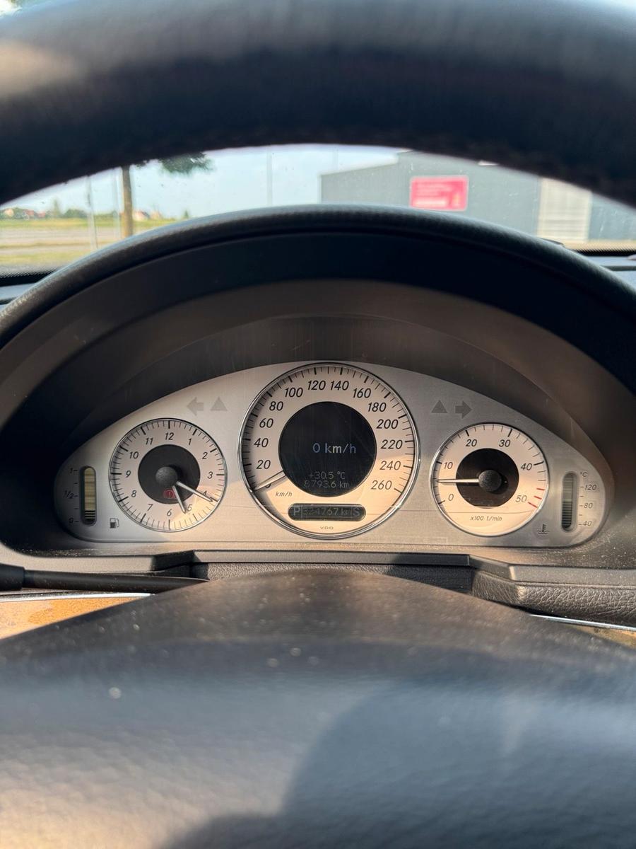 Mercedes-Benz E320 2006 — photo 12