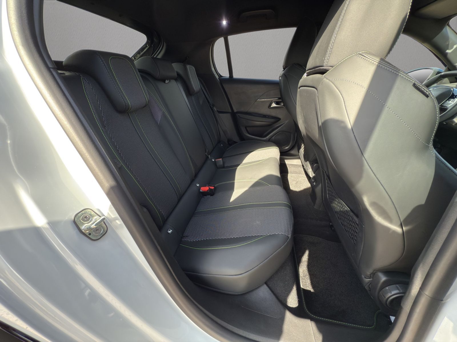 Peugeot 208 - Bild 17