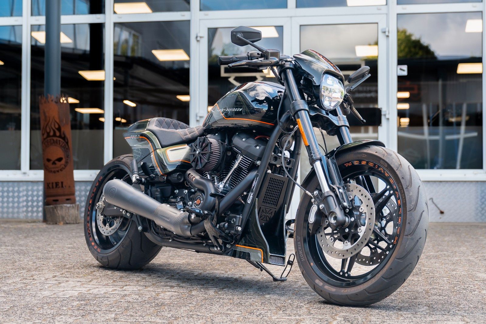 Fahrzeugabbildung Harley-Davidson FXDRS 114 CUI - KESSTECH - SEITLICHER KZH