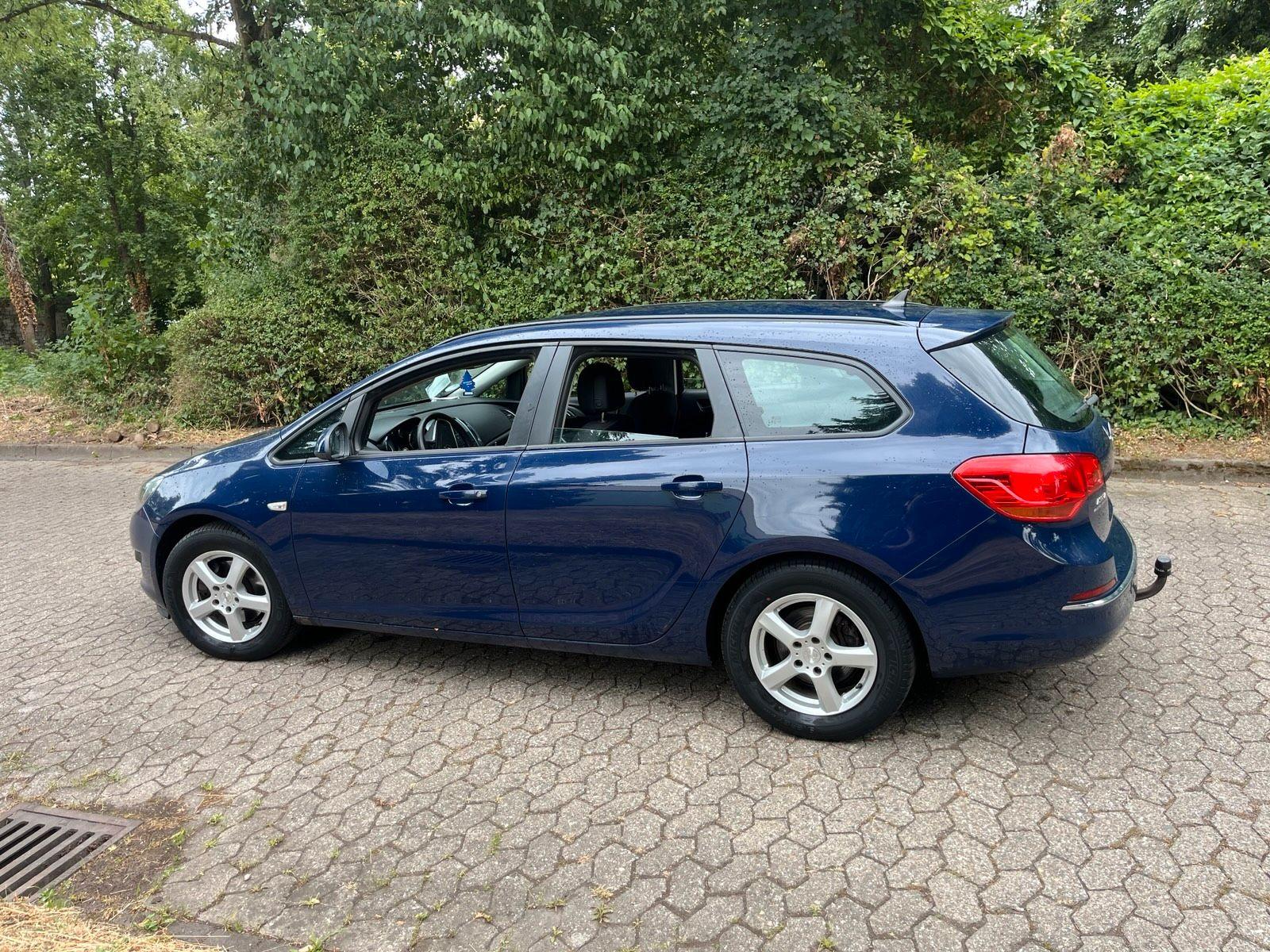 Opel Astra 2012 — photo 5