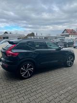 Volvo XC40 B4 R Design 2WD Pano 360° ACC BLISS 20" ALU - Volvo XC40 mit Benzin-Antrieb: Alcantara