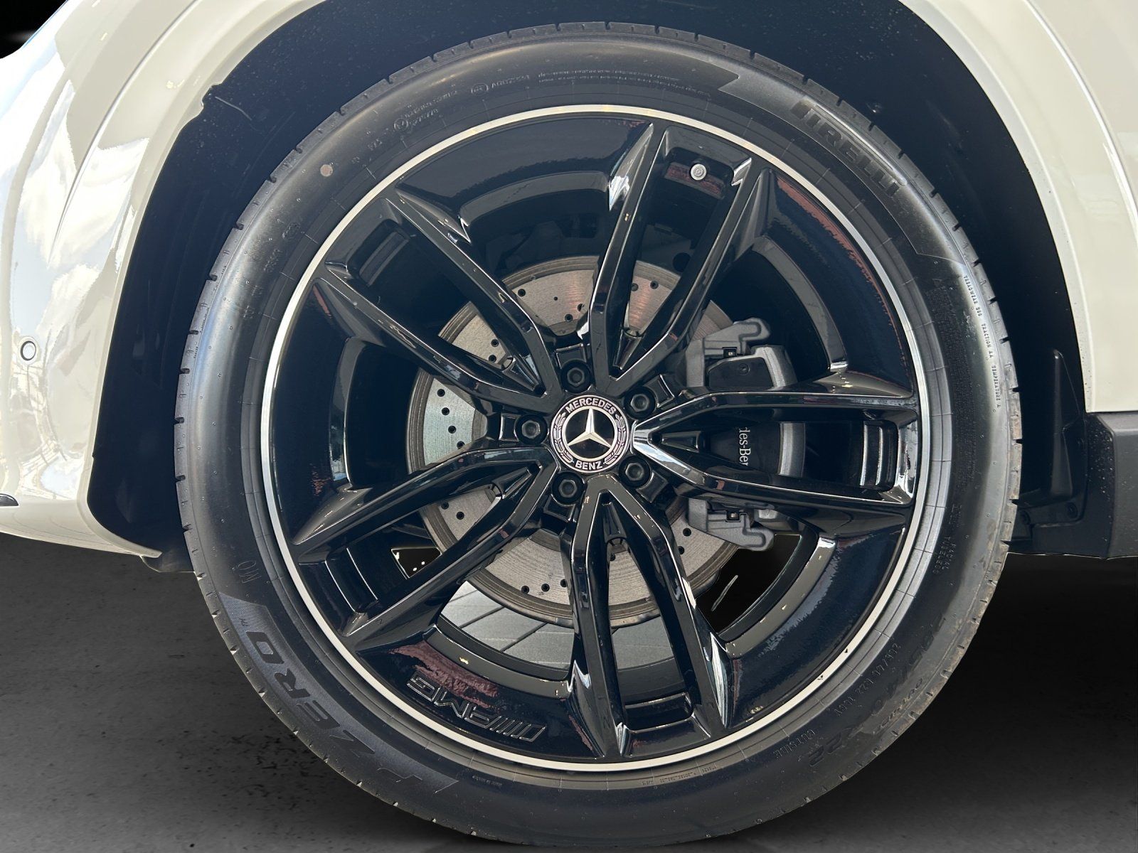 Fahrzeugabbildung Mercedes-Benz GLE 300 d 4M AMG Distr PANO KeyGo AHK 360° BURME