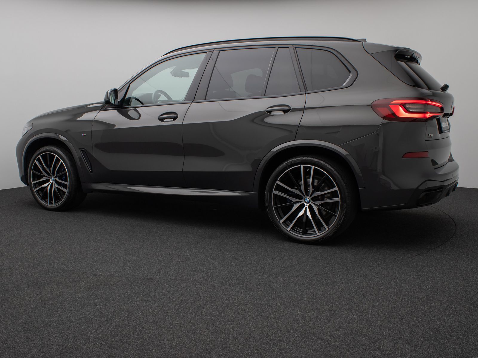 Fahrzeugabbildung BMW X5 M50i Panorama 360° Laser HUD H/K Individual