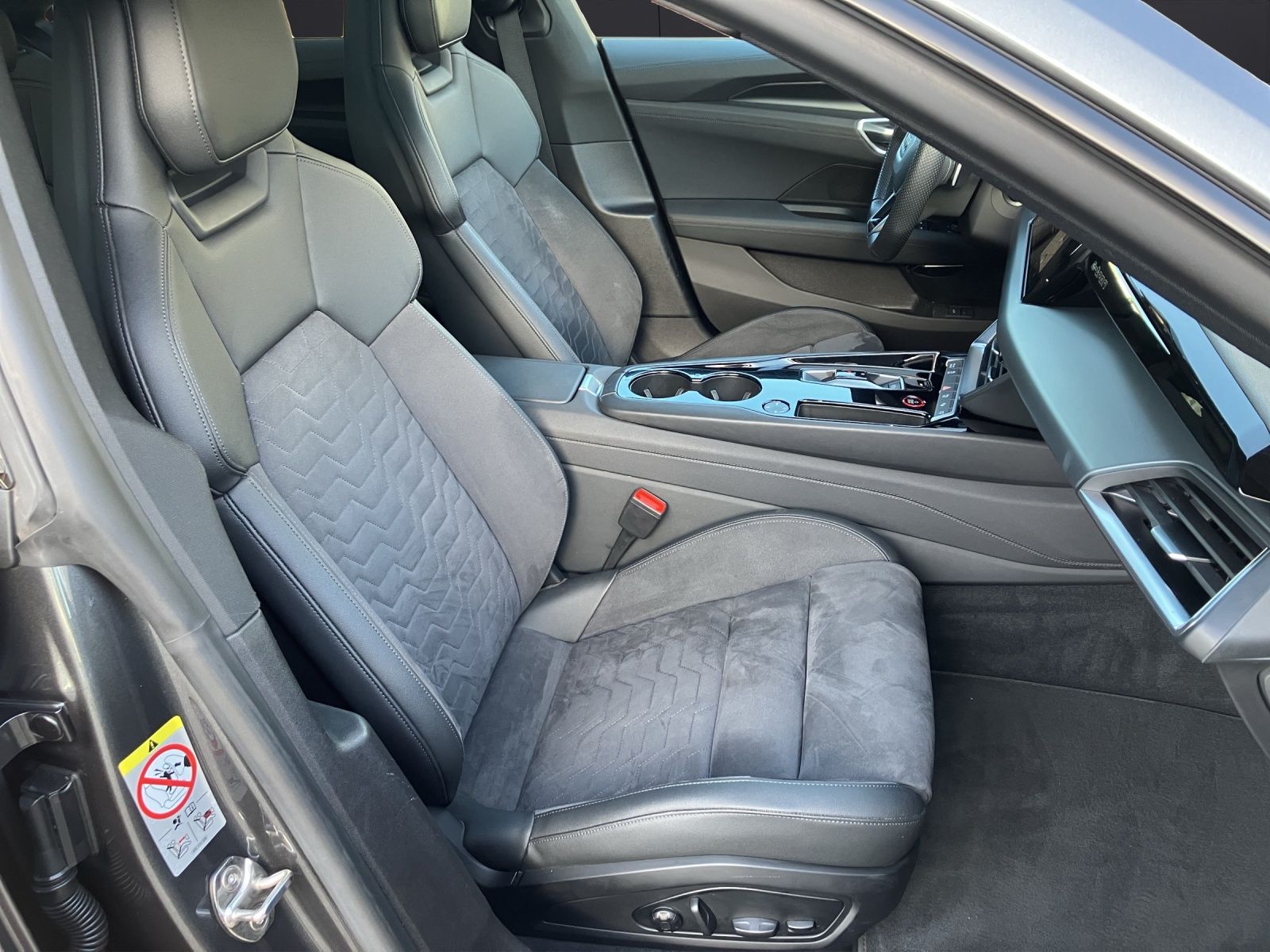 Fahrzeugabbildung Audi e-tron GT quattro MATRIX B&O WP Pano